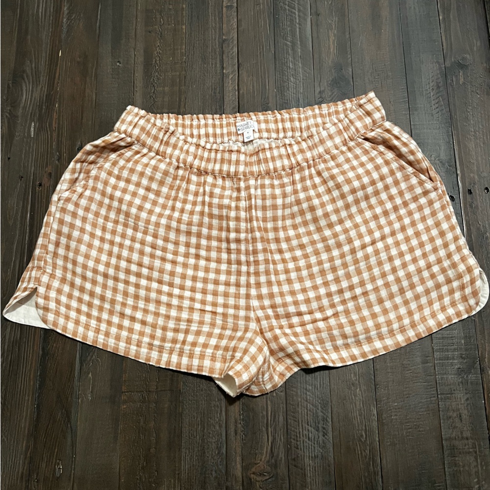 Market & Spruce light weight tan and cream gingham shorts